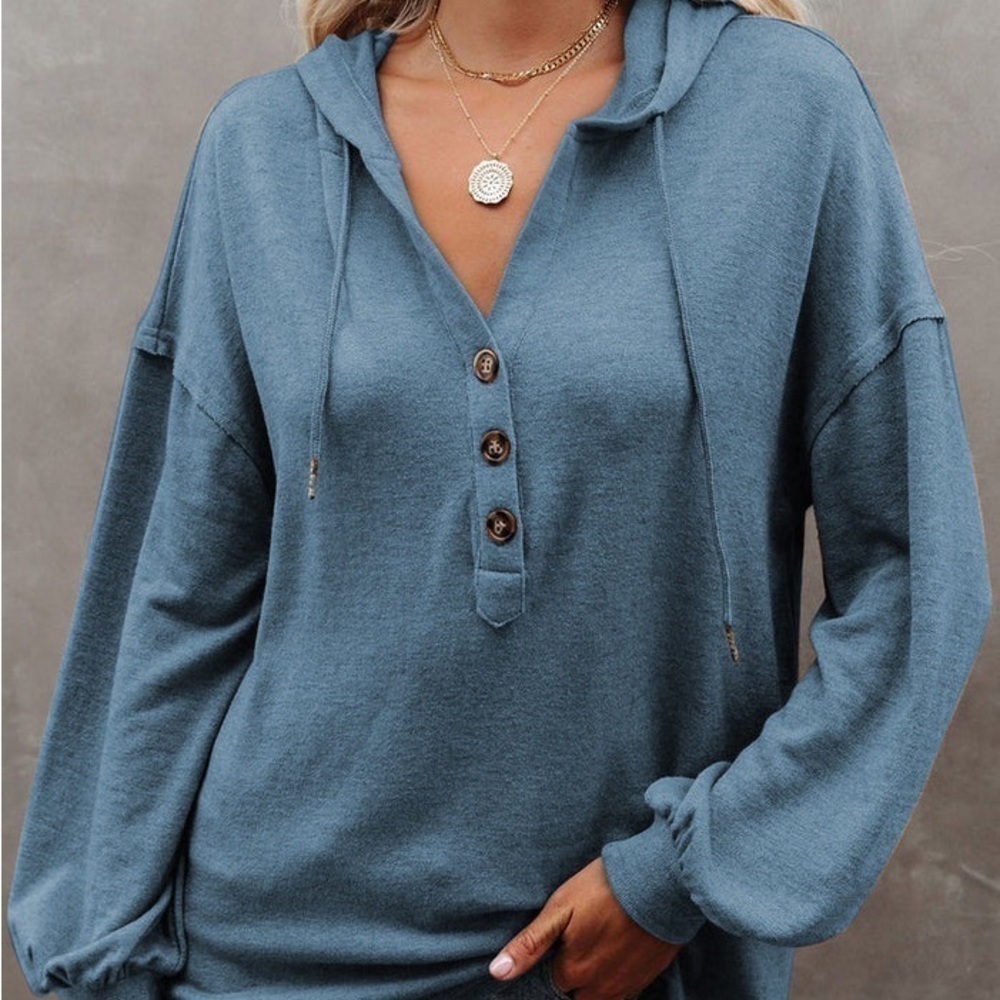 ⭐️nwt Buttoned High and Low Hem Hoodie⭐️
